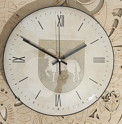 Uhr mit Wappen